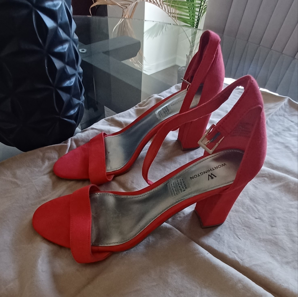 Worthington Red ankle strap 3 1/4 block heels, gently worn..Sz10 W